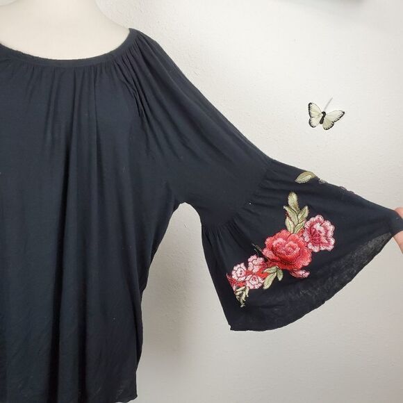 Cure black stretchy bell sleeve top boho - Picture 2 of 7
